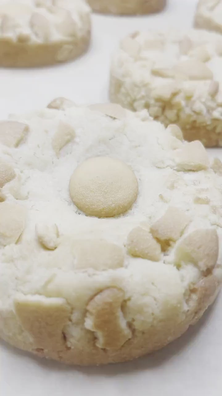 Banana Pudding cookie stuffed with banana pudding buttercream being cut in half to show the filling 